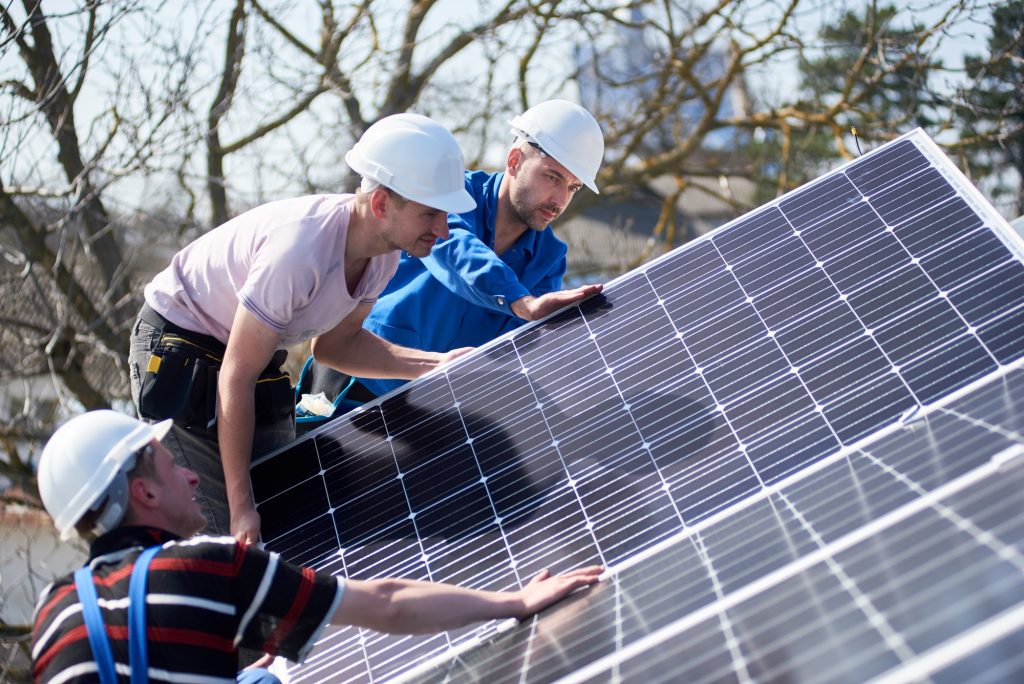 Elektrowerk Dollinger bietet in Friedberg maßgeschneiderte Photovoltaiklösungen mit Speicher für mehr Energieautarkie Effizienz und Umweltfreundlichkeit.